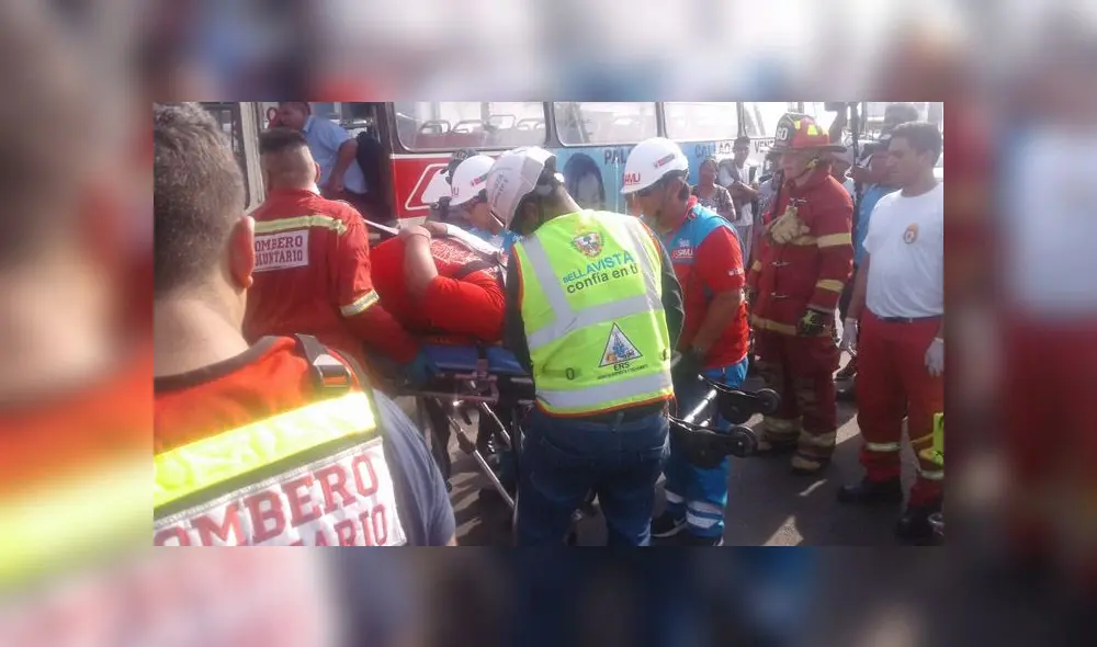 Según testigos, el causante del accidente fue el chofer del bus que se pasó la luz roja. (Foto: La República)