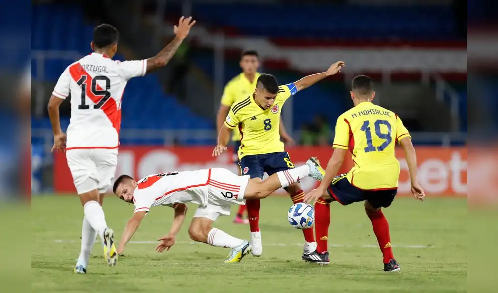 La Blanquirroja debutó ante la Canarinha en el Sudamericano sub-20. Foto: EFE