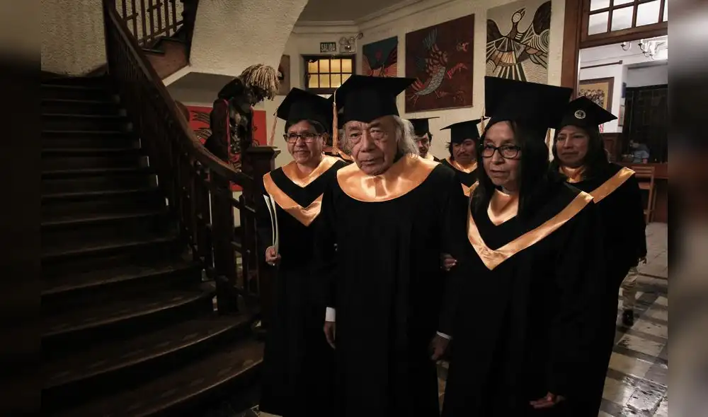 VÍCTOR DELFÍN RECIBE GRADO DE DOCTOR HONORIS CAUSA. FOTO: ALDAIR MEJIA VÍCTOR DELFÍN RECIBE GRADO DE DOCTOR HONORIS CAUSA. FOTO: ALDAIR MEJIA