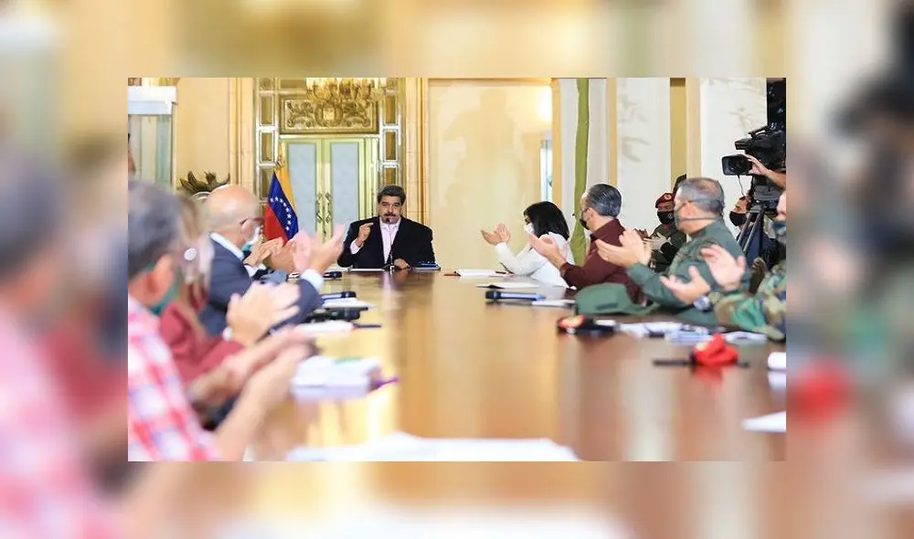 Algunos de los funcionarios por los cuales EE. UU. pide hasta 10 millones de dólares, aplaudieron las declaraciones de Nicolás Maduro. Foto: Prensa de Miraflores
