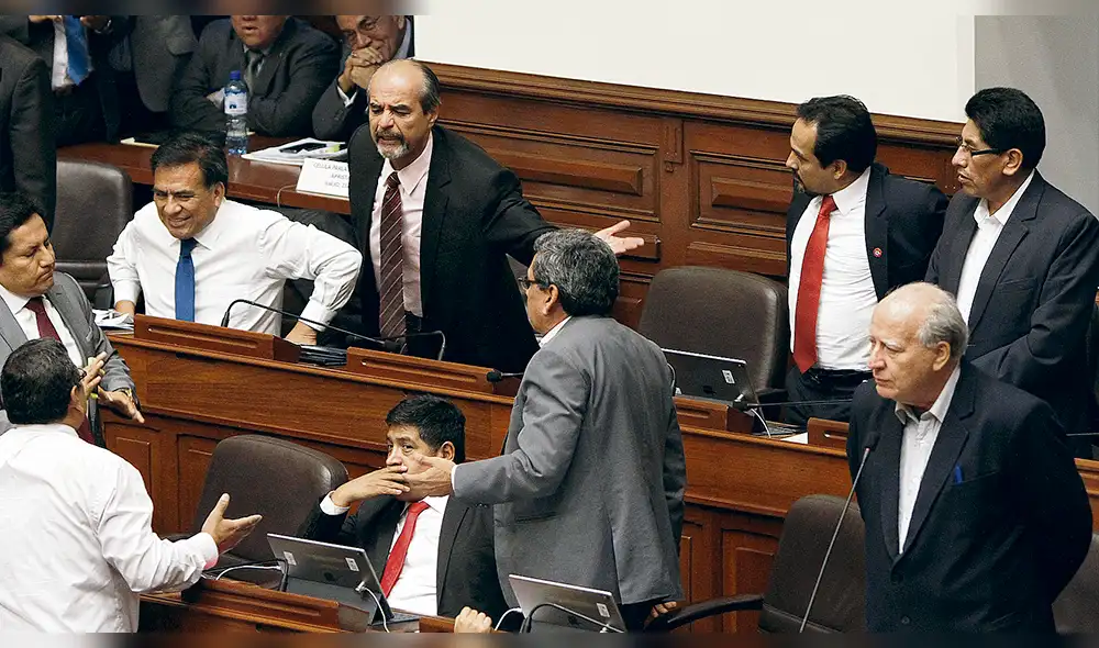 Caos, acusaciones e insultos en el Congreso por informe Lava Jato