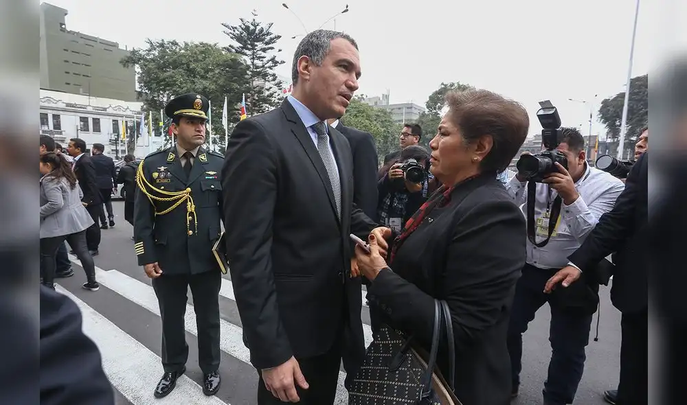 Martín Vizcarra llega al Congreso para anunciar la inasistencia del Ejecutivo a la Comisión de Constitución [FOTOS]