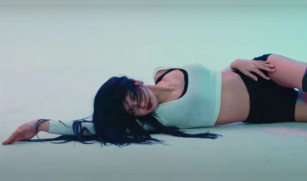 Deslice para ver más fotos de Lisa de BLACKPINK.