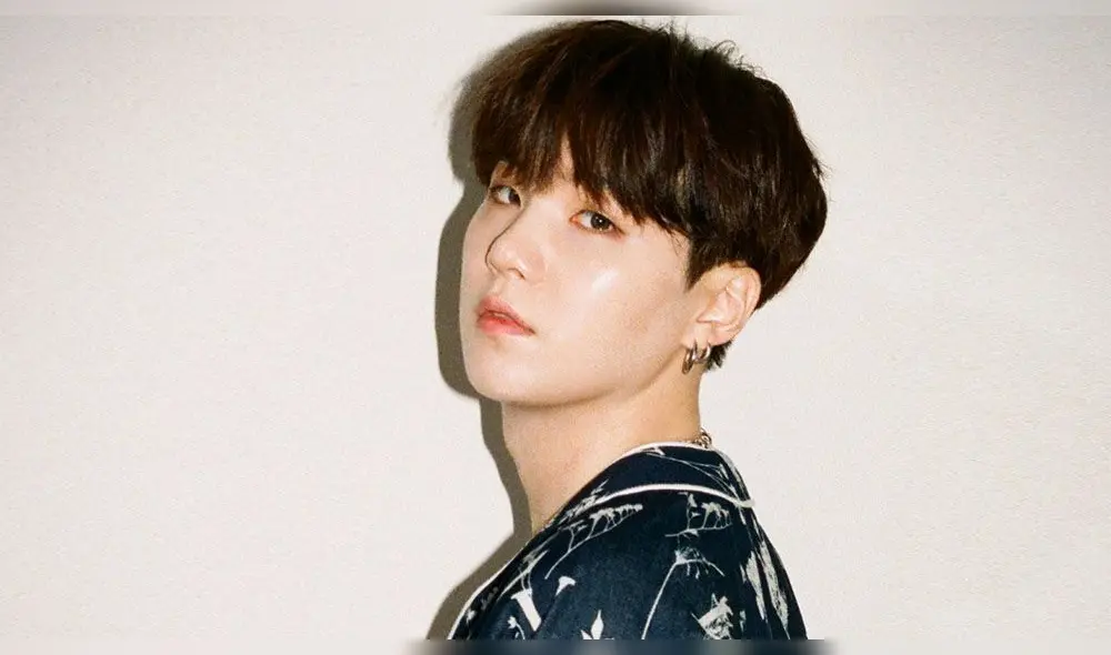 Suga en foto promocional de "Dynamite". Créditos: Big Hit
