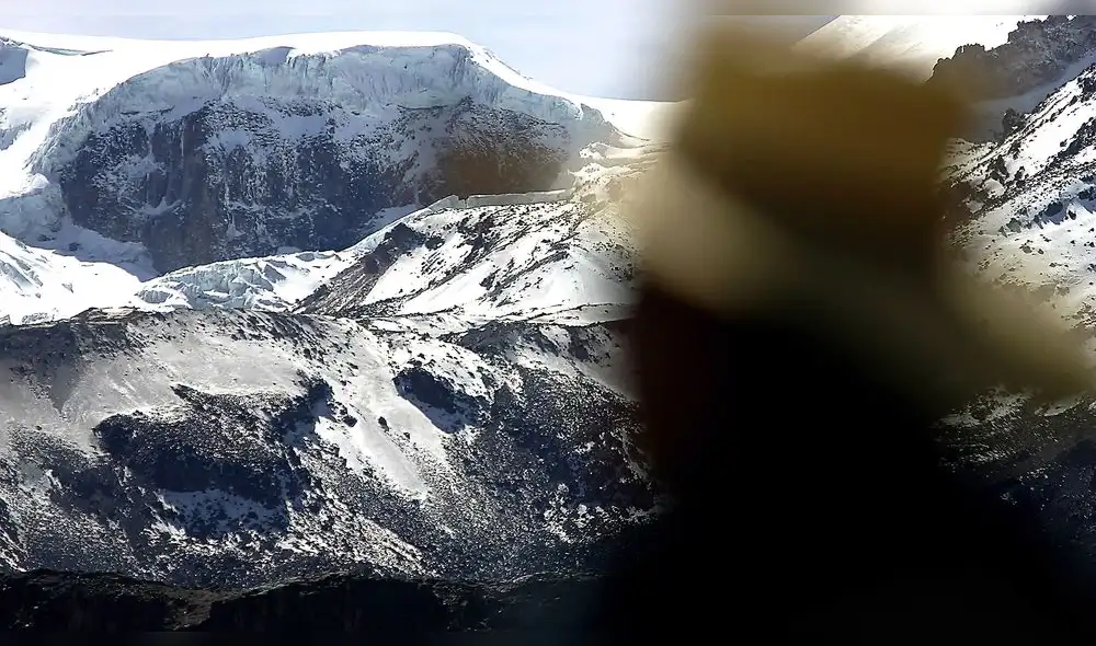 El nevado Coropuna en camino a desaparecer El nevado Coropuna en camino a desaparecer
