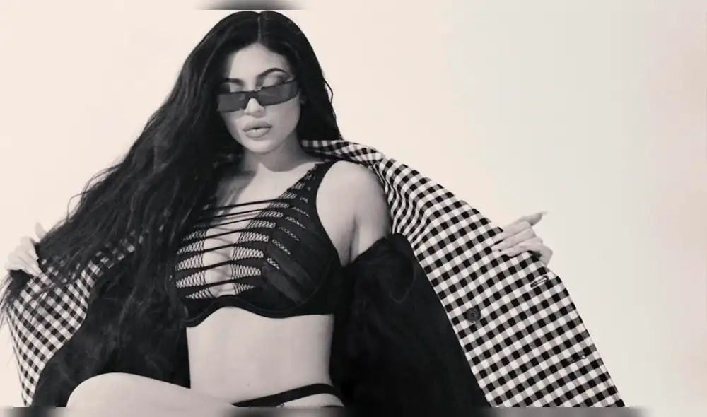Kylie Jenner deja ver de más al posar en prendas íntimas [VIDEO]