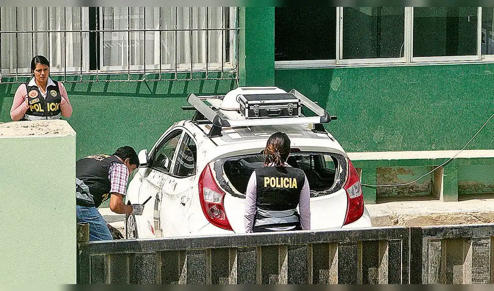 Chiclayo: hampones atacan, hieren y roban armas de dos policías