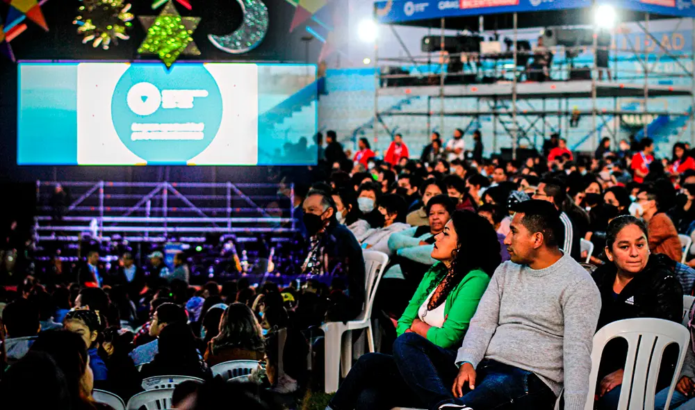 Personas se reunen en el evento de la Gira Bicentenario en Huacho. Foto: composición La República / Gerson Cardoso Personas se reunen en el evento de la Gira Bicentenario en Huacho. Foto: composición La República / Gerson Cardoso