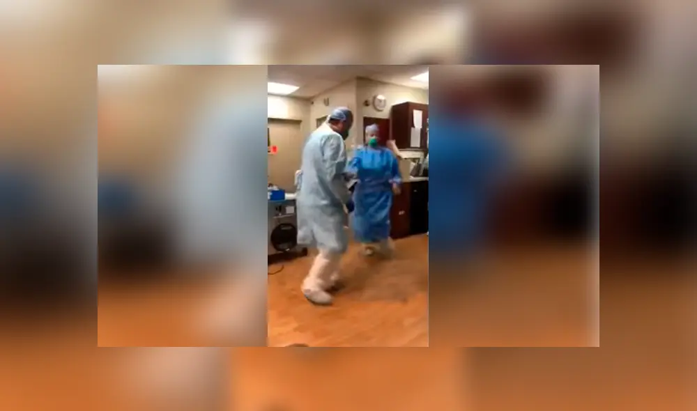 Desliza las imágenes hacia la izquierda para apreciar la conmovedora escena de los médicos al ritmo de salsa.