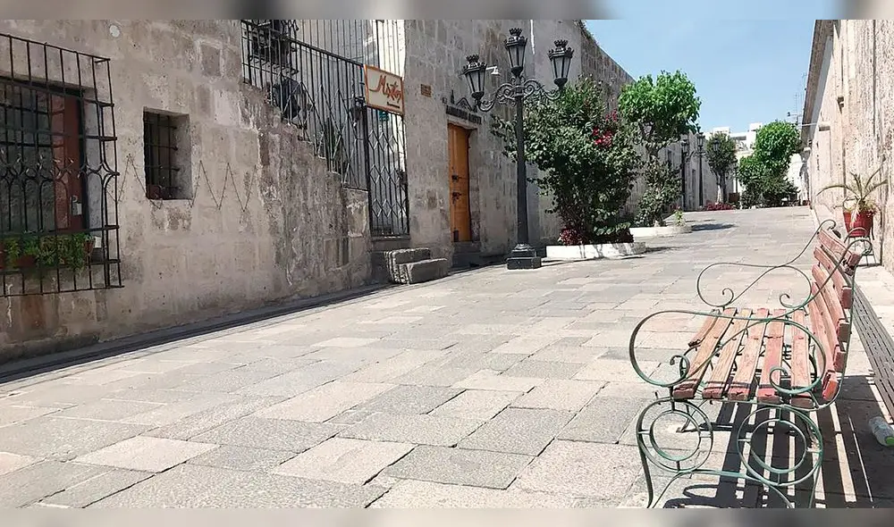 1. Pasaje de la Catedral. Callejuela luce desolada ante la falta de turistas.