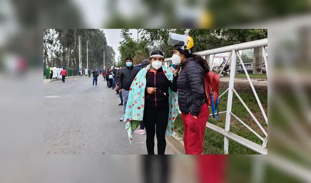Ciudadanos esperaron varias horas a la llegada de la planta móvil de oxígeno de la AMPE. (Foto: Johann Klug / URPI - GLR) Ciudadanos esperaron varias horas a la llegada de la planta móvil de oxígeno de la AMPE. (Foto: Johann Klug / URPI - GLR)