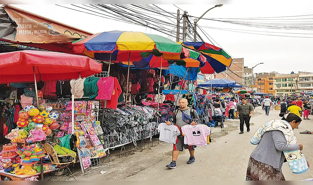 Ambulantes. Han tomado calles como Atahualpa y Zela. Ambulantes. Han tomado calles como Atahualpa y Zela.