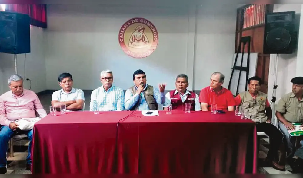 Pedido. Alcalde Luis Alarcón demandó apoyo a productores. Pedido. Alcalde Luis Alarcón demandó apoyo a productores.