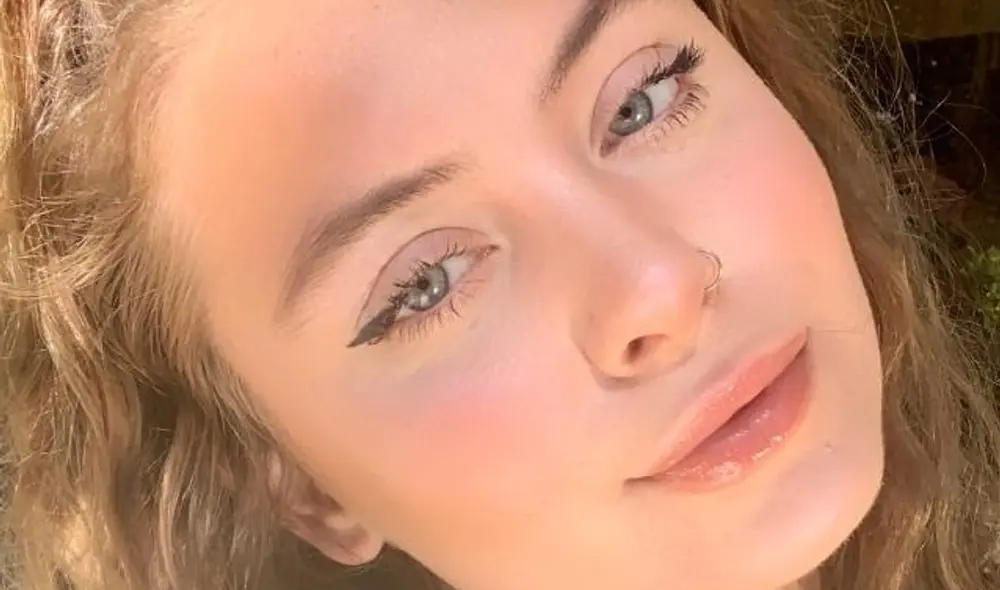 Molly-Rose Taylor descubrió que tiene dos vaginas y úteros luego de sufrir agonizantes cólicos durante varios años. Foto: Facebook.