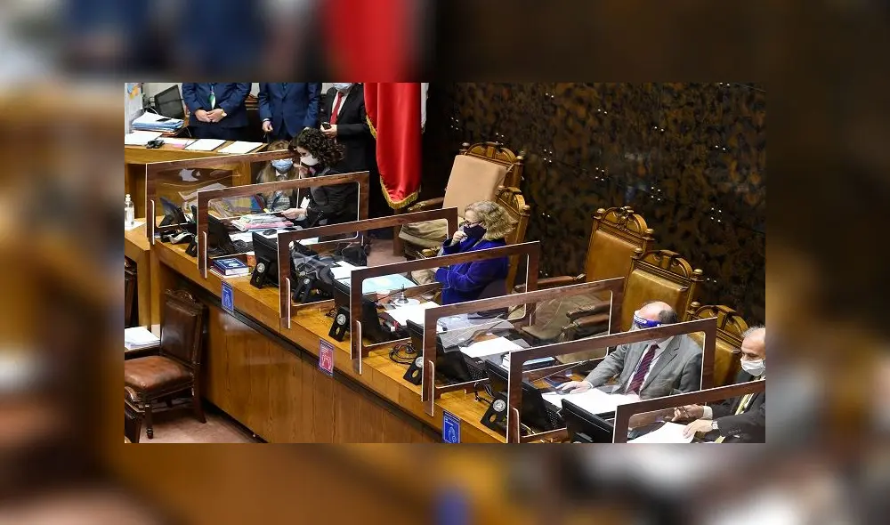 View of the Chamber of Deputies as lawmakers discuss and vote a bill that allows for early wihdrawal of private pension funds in Valparaiso, Chile on July 22, 2020. - The Chilean Senate will adopt a law on Wednesday that will allow Chileans to withdraw up to 10% of their retirement contributions, a measure against the coronavirus crisis that creates a crack in the private pension system, emblematic of the Pinochet era. (Photo by FRANCESCO DEGASPERI / AFP) View of the Chamber of Deputies as lawmakers discuss and vote a bill that allows for early wihdrawal of private pension funds in Valparaiso, Chile on July 22, 2020. - The Chilean Senate will adopt a law on Wednesday that will allow Chileans to withdraw up to 10% of their retirement contributions, a measure against the coronavirus crisis that creates a crack in the private pension system, emblematic of the Pinochet era. (Photo by FRANCESCO DEGASPERI / AFP)