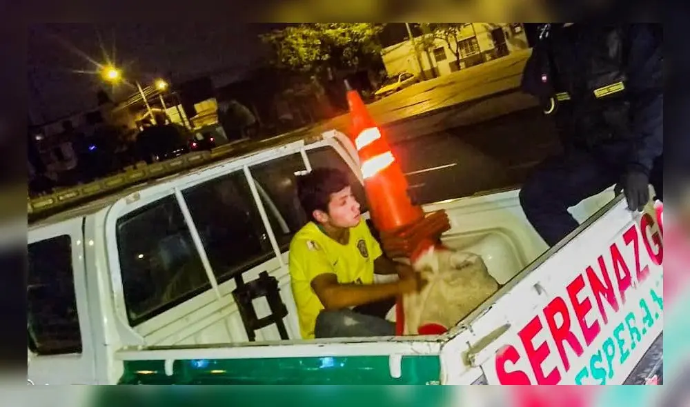 El detenido tenía en su poder un foco que había sacado de una farola.