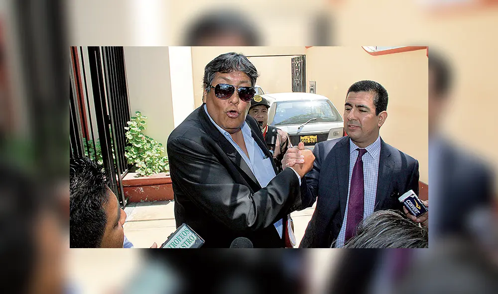 La distancia que nos separa. Raúl Leguía y Carlos Moreno se acusan mutuamente de ponerse trabas. La distancia que nos separa. Raúl Leguía y Carlos Moreno se acusan mutuamente de ponerse trabas.