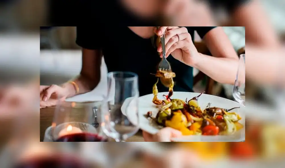 Esta sería la razón por la que continúas comiendo pese a que estás lleno