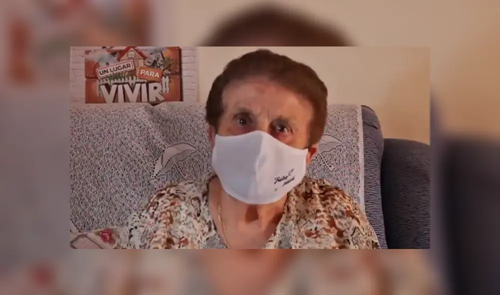 "Antes nos quejábamos porque no habían mascarillas, ahora que las tenemos, ¿no nos la vamos a poner?", comentó la mujer. Foto: Gonzz Monster / Twitter