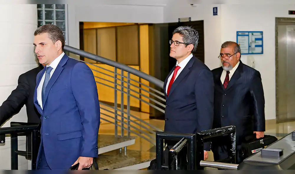 Exasesor de Keiko Fujimori autorizó su propia contratación en el Congreso Exasesor de Keiko Fujimori autorizó su propia contratación en el Congreso