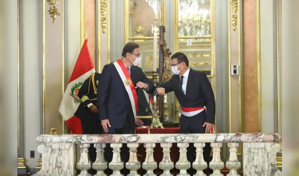 Vizcarra tomó juramento al nuevo gabinete ministerial. Vizcarra tomó juramento al nuevo gabinete ministerial.