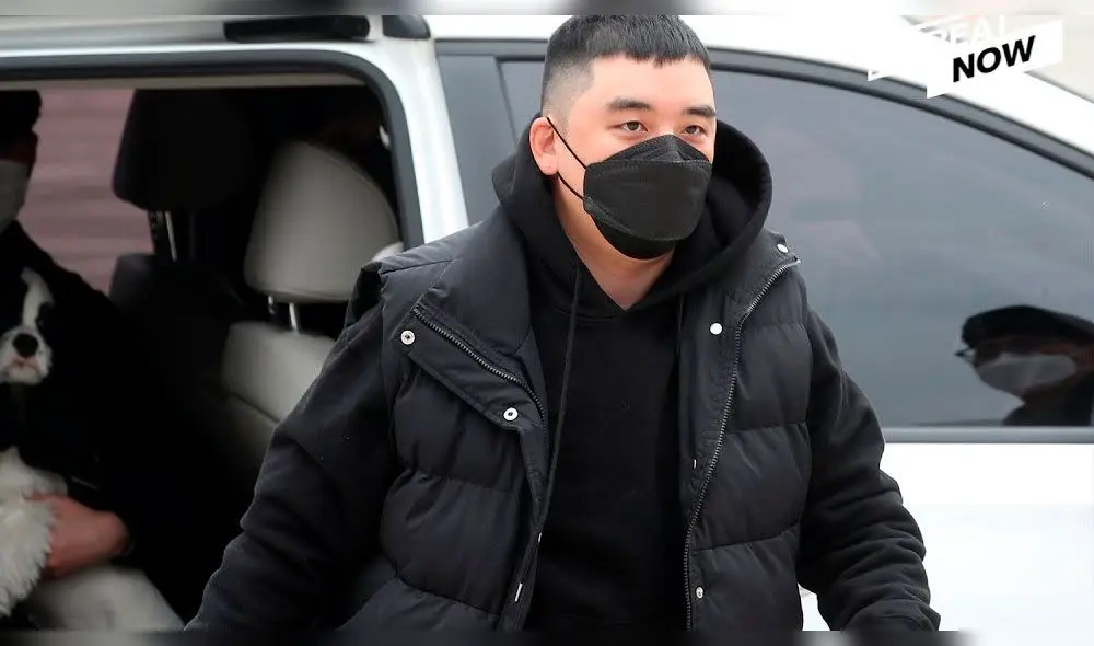 Seungri llegó a cumplir su servicio militar obligatorio el 9 de marzo, y se despidió frente a la prensa.