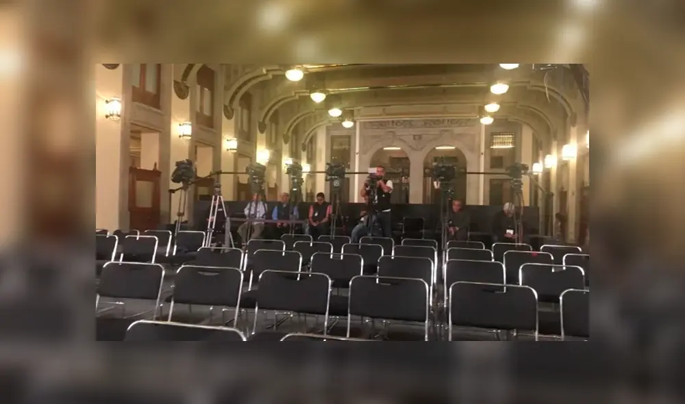 Salón Tesorería vacío por la ausencia de mujeres periodistas. (Foto: Twitter) Salón Tesorería vacío por la ausencia de mujeres periodistas. (Foto: Twitter)