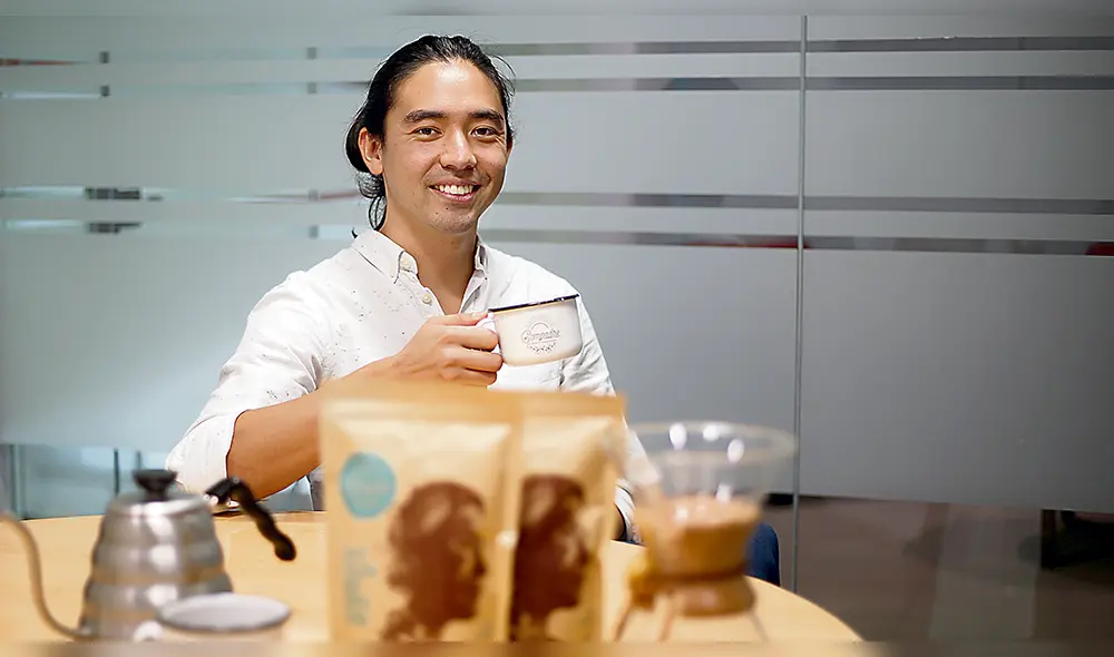 La historia del Café Compadre y su proceso de tostado bajo el sol [VIDEO]