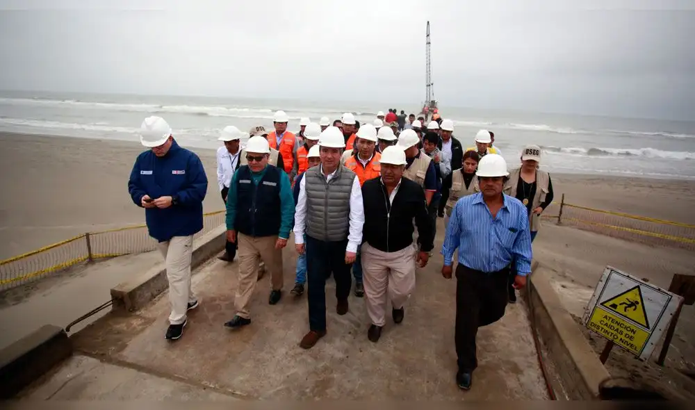 Ministro de la Producción supervisó reanudación de los trabajos en el desembarcadero de San José Ministro de la Producción supervisó reanudación de los trabajos en el desembarcadero de San José