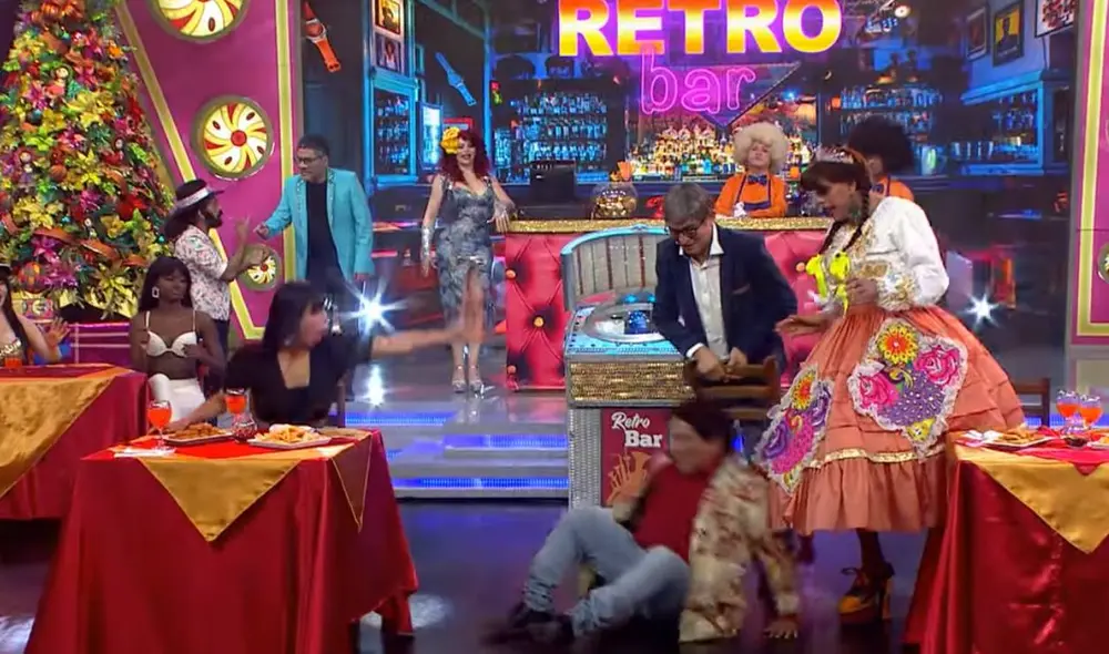 Manolo Rojas sufre caída en El reventonazo de la chola. Foto: captura América TV Manolo Rojas sufre caída en El reventonazo de la chola. Foto: captura América TV