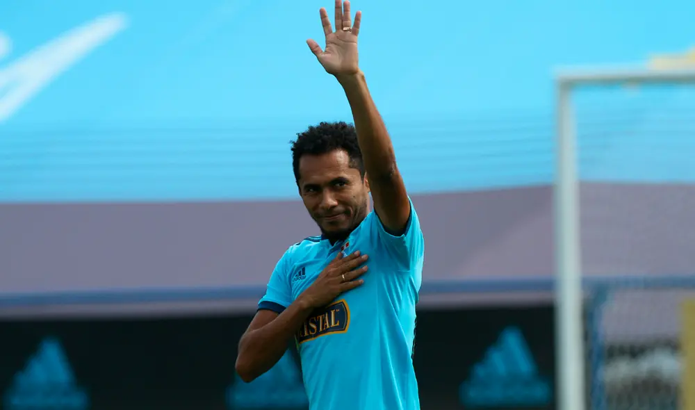 Carlos Lobatón fue comparado con Andrea Pirlo en la Copa Libertadores 2017. | Foto: GLR Carlos Lobatón fue comparado con Andrea Pirlo en la Copa Libertadores 2017. | Foto: GLR