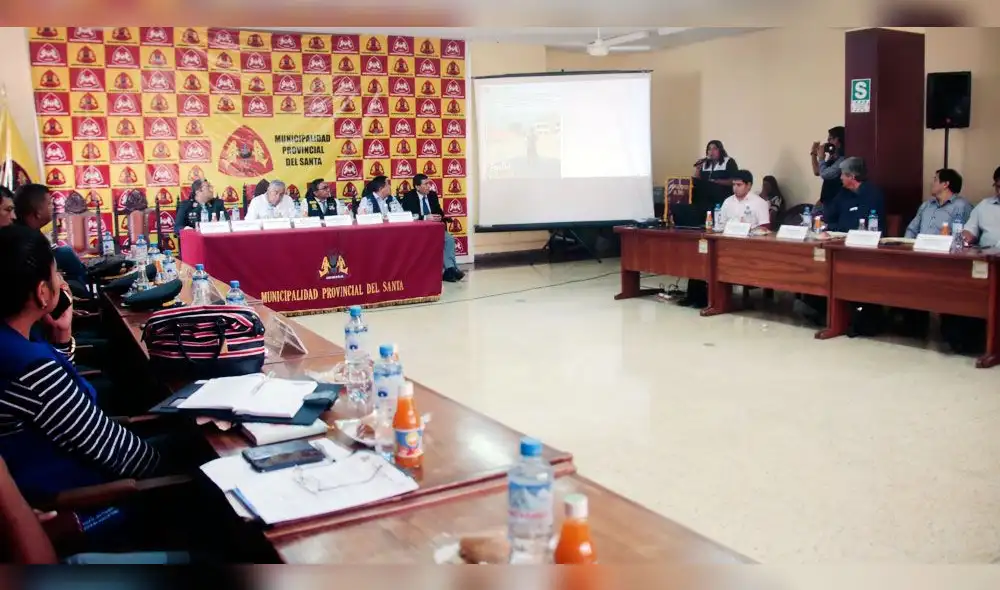 Autoridades rechazan exploración petrolera en la bahía de Chimbote