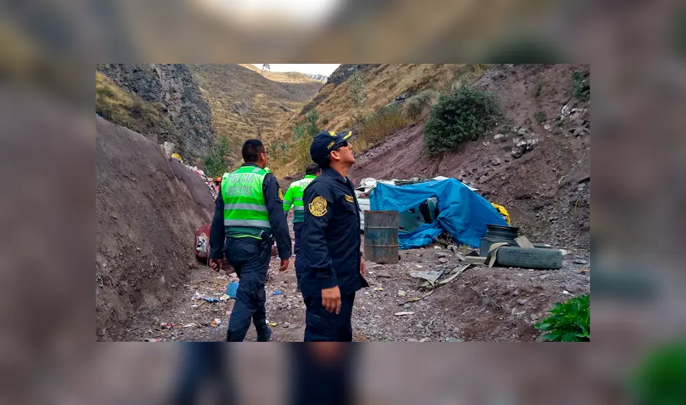 Minivan que trasladaba a catorce escolares se despistó hacia abismo en Huarochirí. Foto: GLR