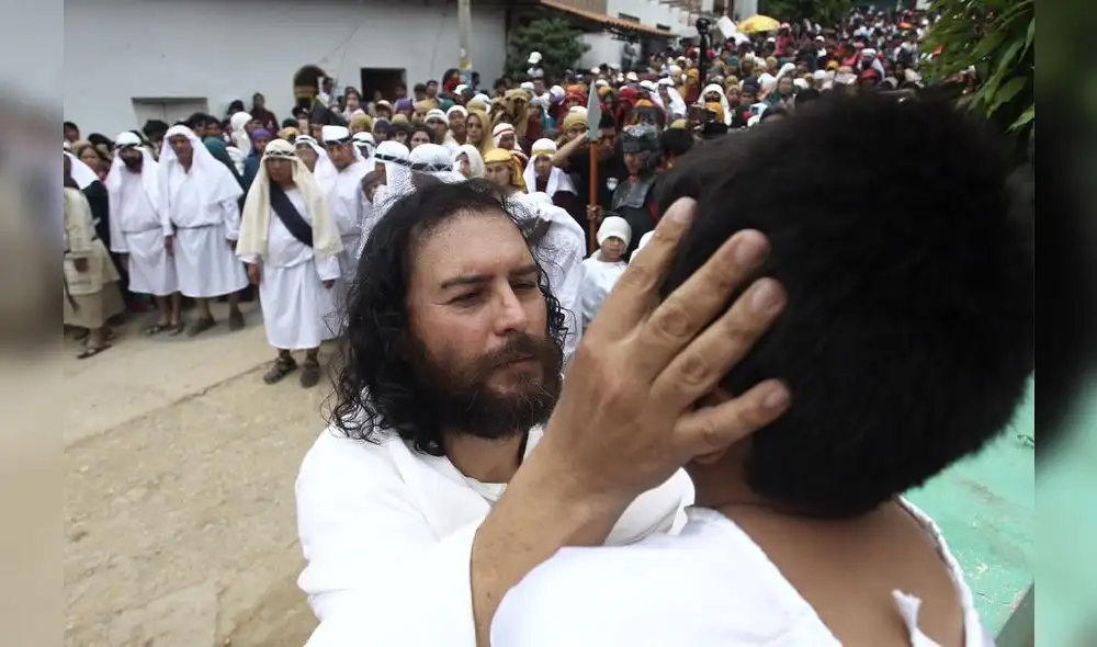 Semana Santa: actor es crucificado de verdad en Huánuco [FOTOS]
