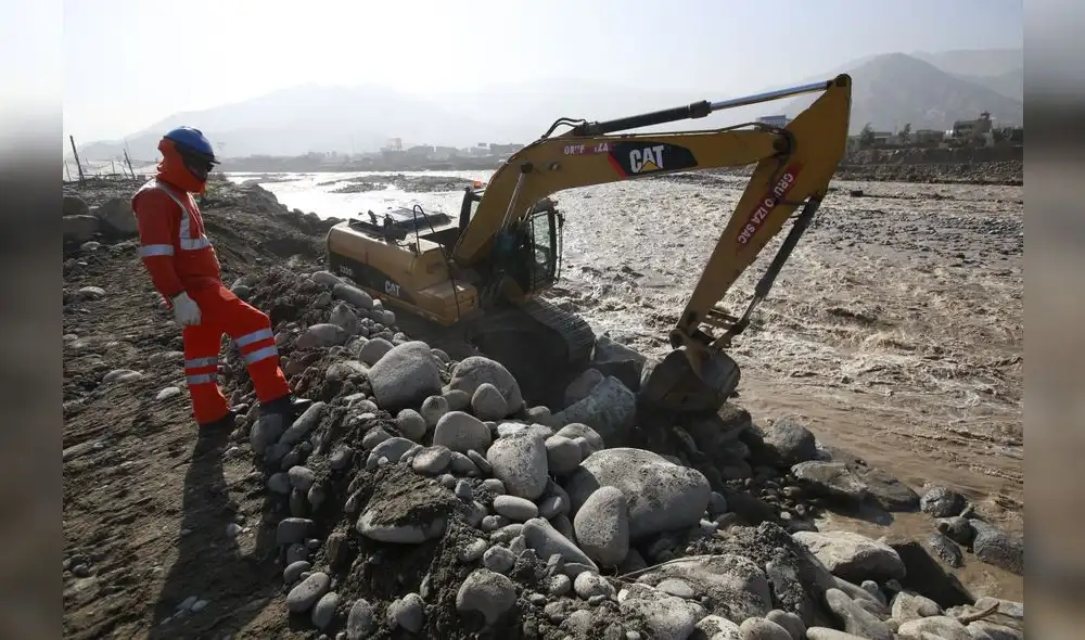 Chosica: recogen 200 mil metros cúbicos de desmonte del río Rímac