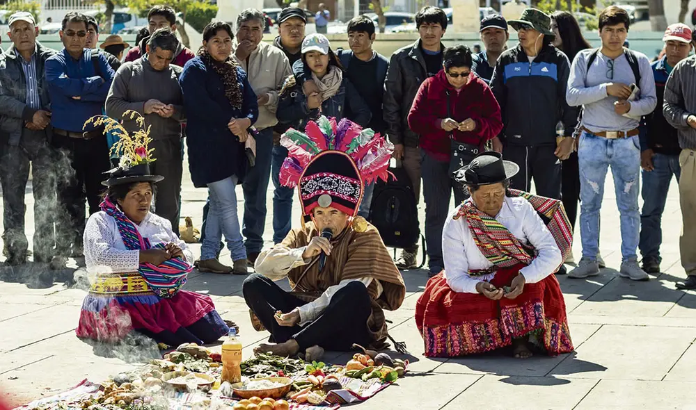 Rito. Los escritores asistieron a un “pagapu” de la tierra. Rito. Los escritores asistieron a un “pagapu” de la tierra.