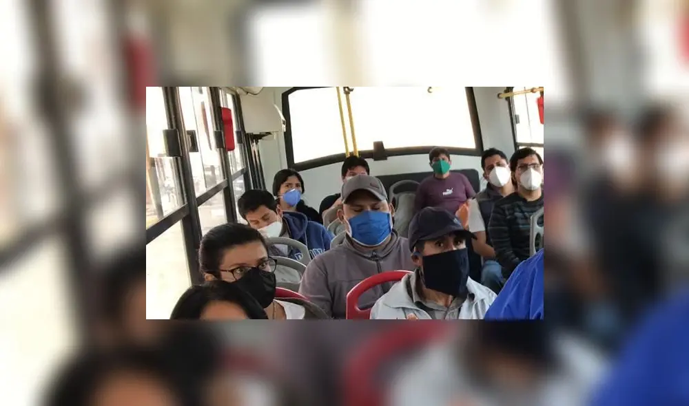 Pasajeros ponen en riesgo sus vidas en estos buses. (foto Difusión) Pasajeros ponen en riesgo sus vidas en estos buses. (foto Difusión)