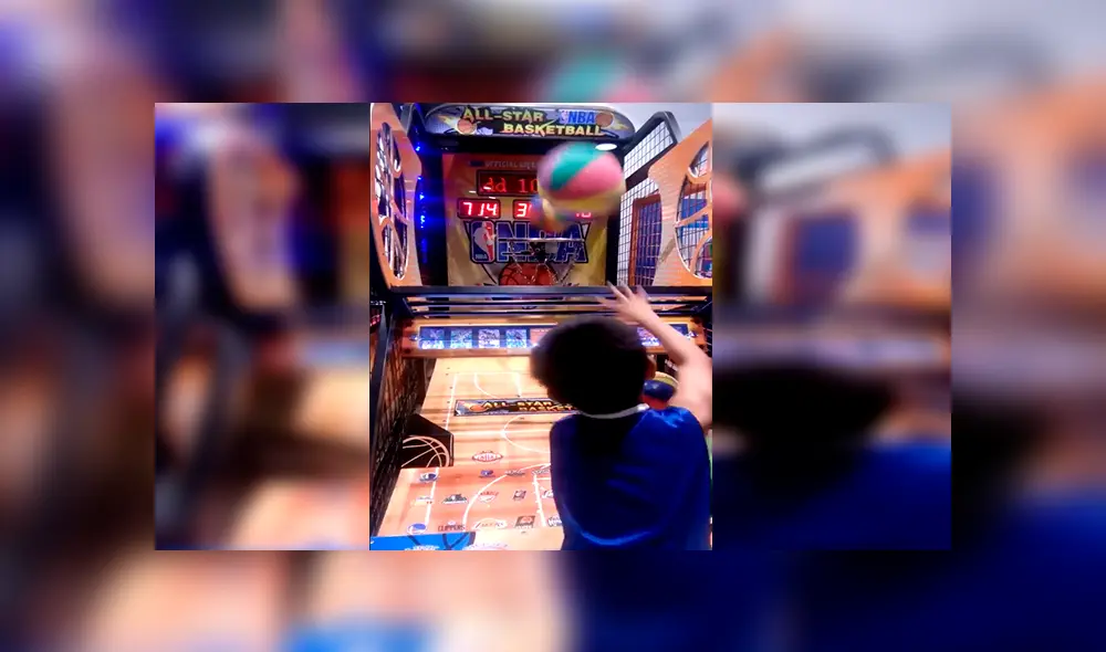 En Facebook, un pequeño se ganó los aplausos en un parque de diversiones al conseguir 900 puntos en máquina de baloncesto. En Facebook, un pequeño se ganó los aplausos en un parque de diversiones al conseguir 900 puntos en máquina de baloncesto.