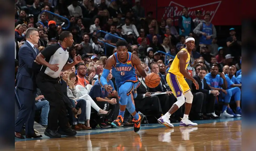 Los Lakers se impusieron, como visitantes, frente al equipo de los Thunder. Foto: AFP.