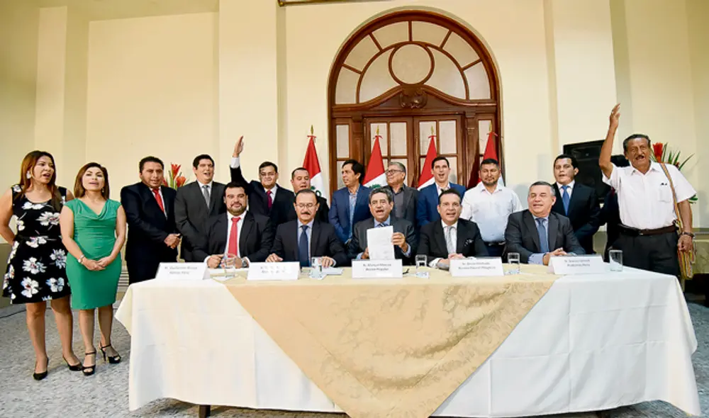 Compromiso. Los congresistas de Acción Popular, APP, Somos Perú y Podemos Perú tienen los 69 votos suficientes para conformar la Mesa Directiva del nuevo Congreso. (Foto: Melissa Merino) Compromiso. Los congresistas de Acción Popular, APP, Somos Perú y Podemos Perú tienen los 69 votos suficientes para conformar la Mesa Directiva del nuevo Congreso. (Foto: Melissa Merino)