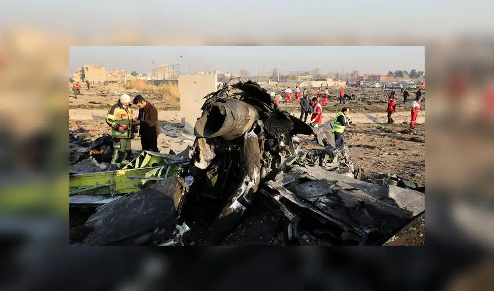 Restos del avión ucraniano Boeing 737-800. Foto: AP