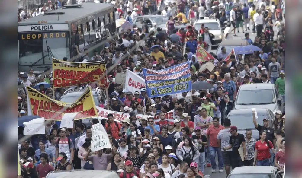 Mesa Redonda : nuevamente los comerciantes toman las calles de Lima. [FOTOS]