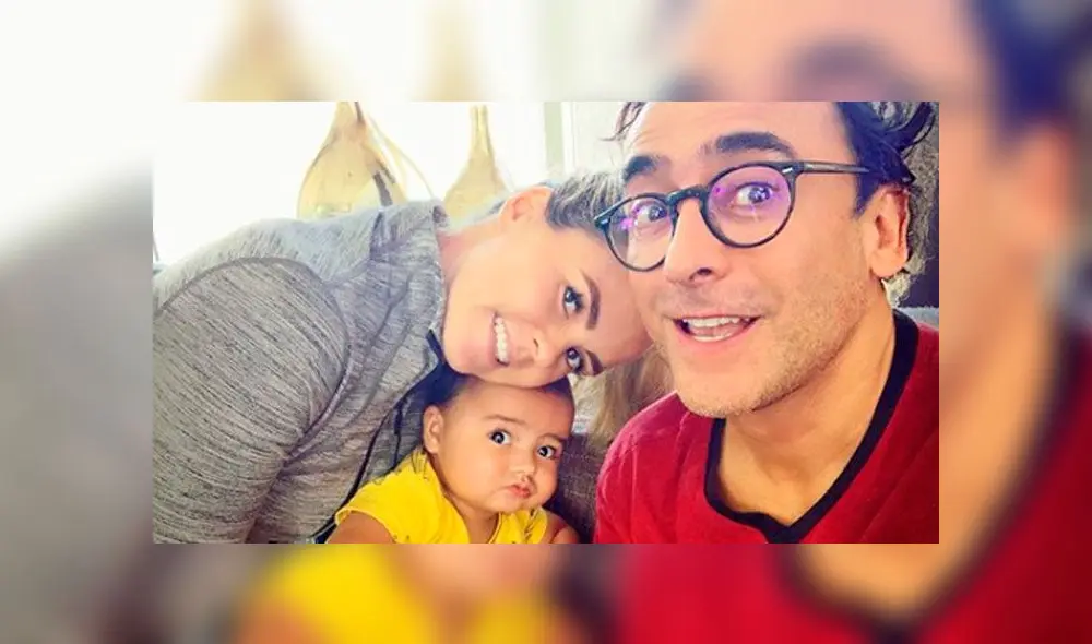 Adal Ramones y Karla de la Mora