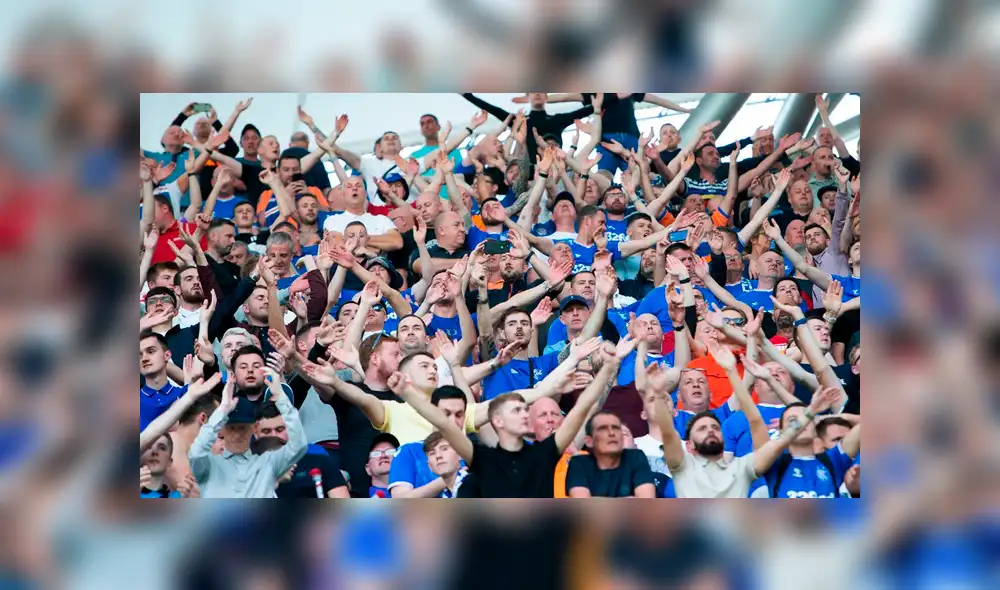 La UEFA tomó la drástica medida debido al "comportamiento racista" de algunos aficionados.