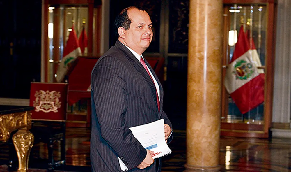 Emboscado. No puede salir, ha perdido el trabajo en el BID y hasta ahora no lo interrogan. Foto: Jorge Cerdán. Emboscado. No puede salir, ha perdido el trabajo en el BID y hasta ahora no lo interrogan. Foto: Jorge Cerdán.