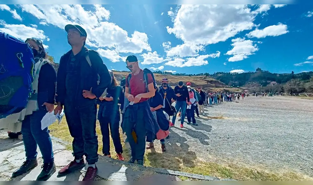 llegada. En el 2019, Cusco recibió más de dos millones de visitantes al año. Este año se esperaba recuperar al menos el 40% de la afluencia turística.