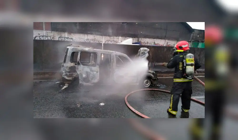 Incendio de auto en Vía Evitamiento genera gran congestión vehicular [VIDEO]
