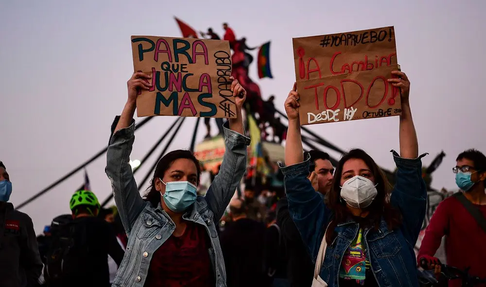 El texto se convertirá en la primera Constitución, de las tres que ha tenido Chile en sus 200 años de independencia, en no ser escrita “de puertas adentro”. Foto: AFP