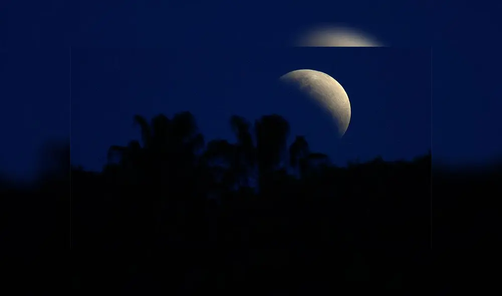 Así se vio el eclipse lunar en Argentina. Foto: AFP.
