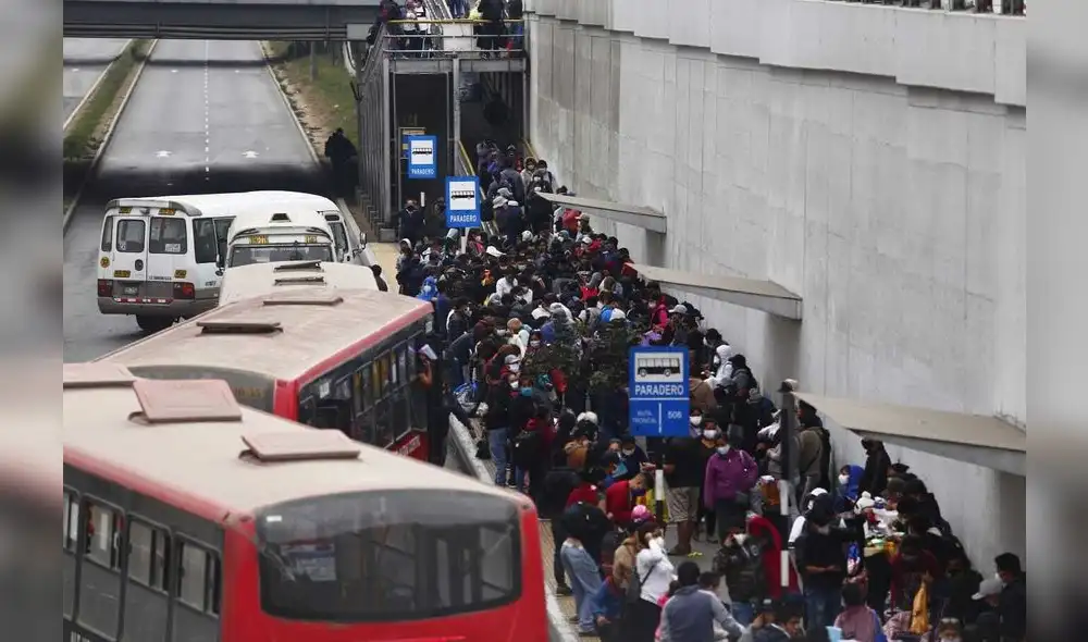 Reubicarán a comerciantes ambulantes que laboran en la av. Grau en parques zonales. Créditos: Flavio Matos / La República.
